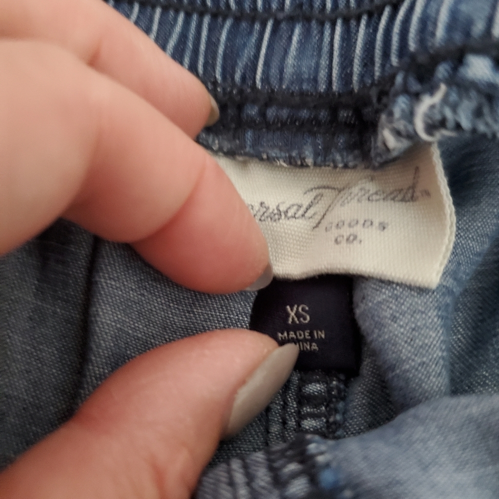 Universal Thread Shorts Size XS - Picture 3 of 3